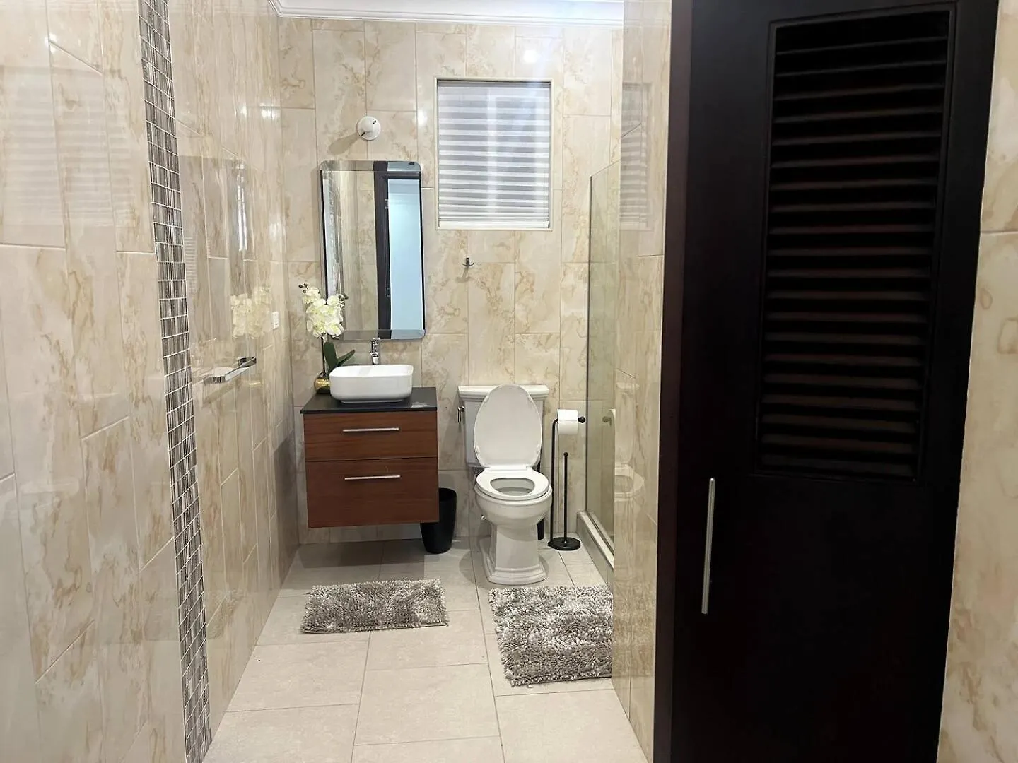 Metcalfe Luxury One Bedroom Suite Kingston Appartement